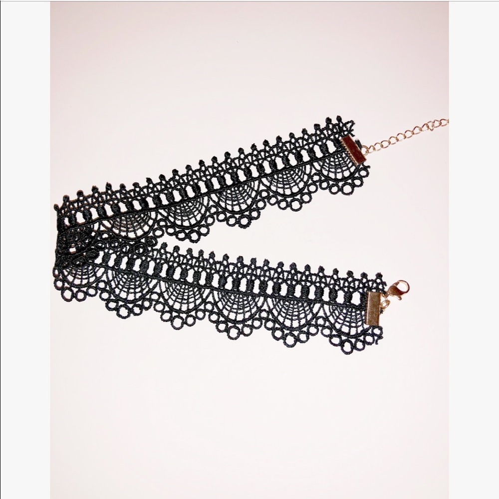 Black lace choker